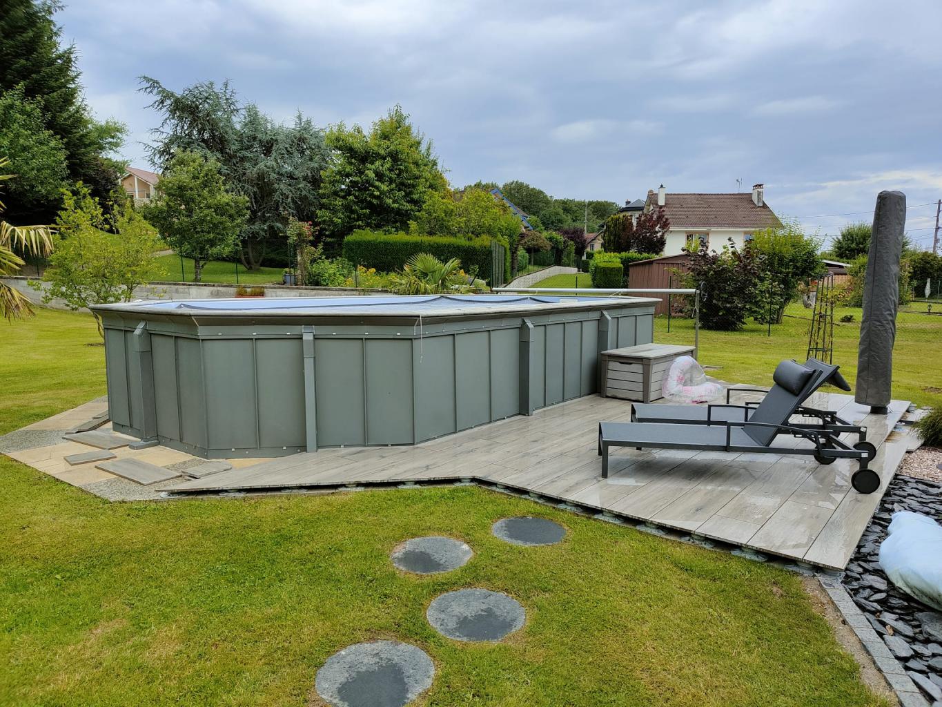 Aménagements extérieurs et piscine hors sol