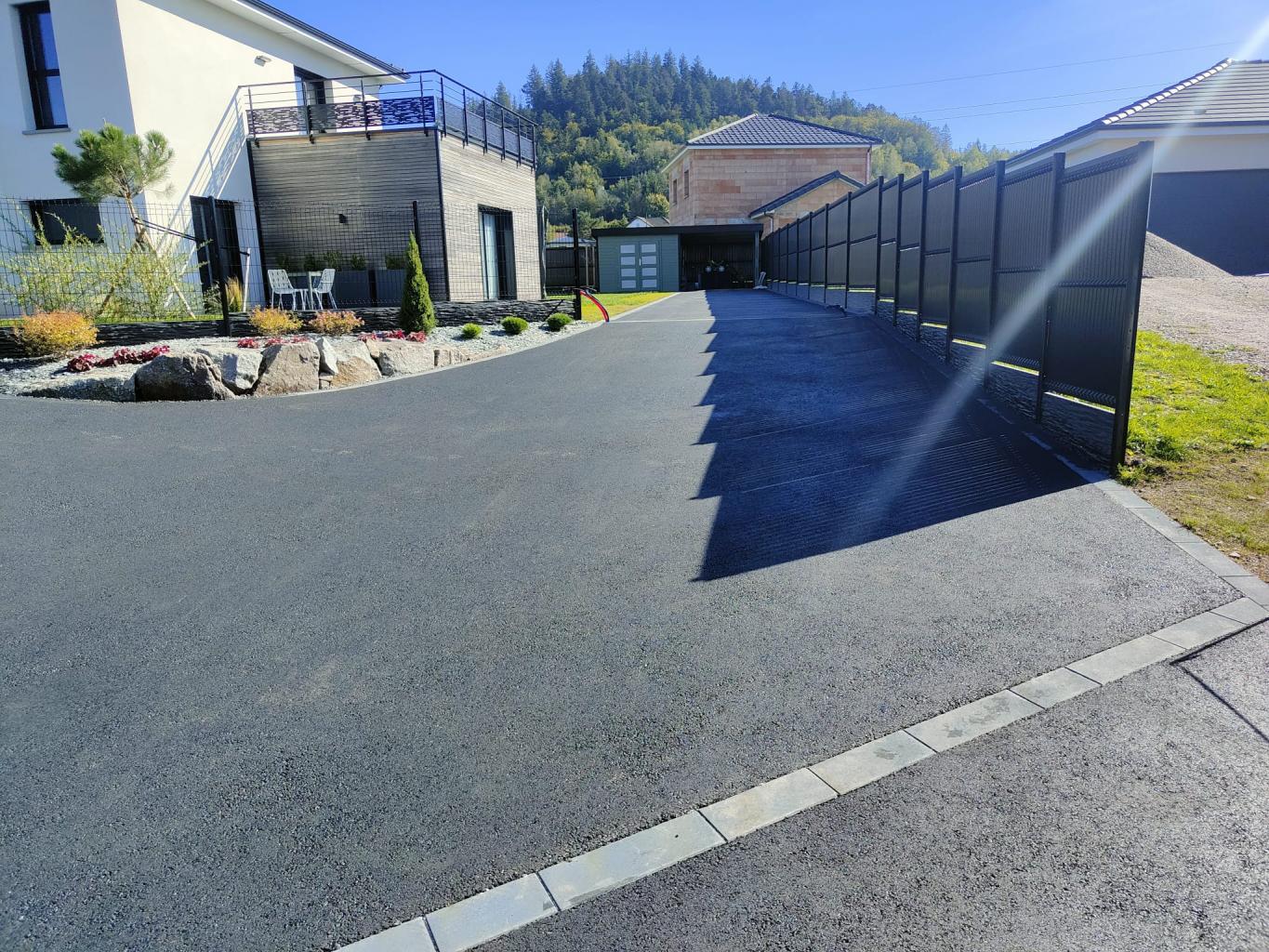 Allée et cour en enrobés à chaud