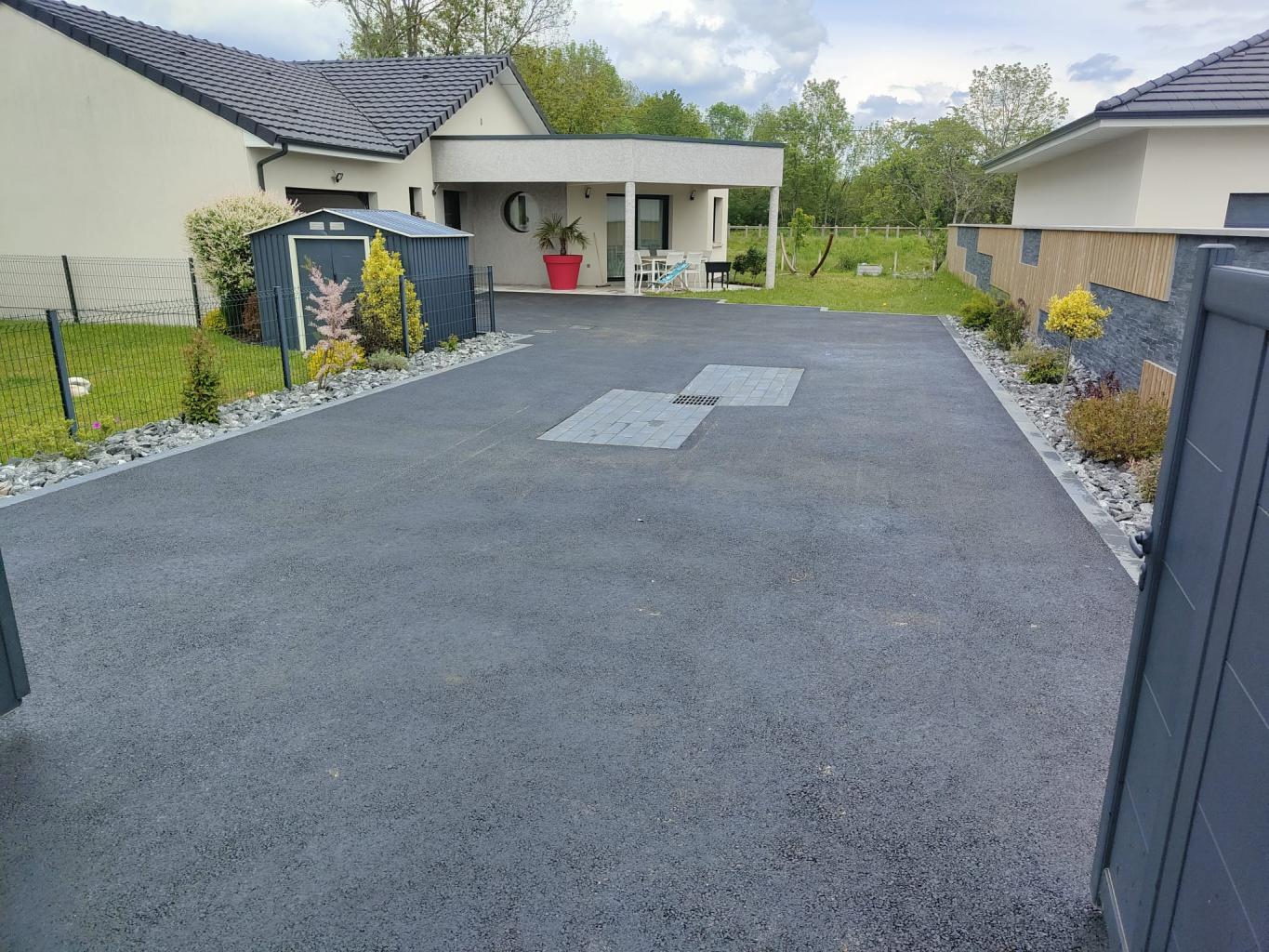 Création d'une cour en enrobés à chaud