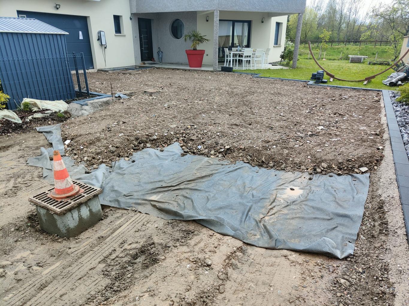 Création d'une cour en enrobés à chaud