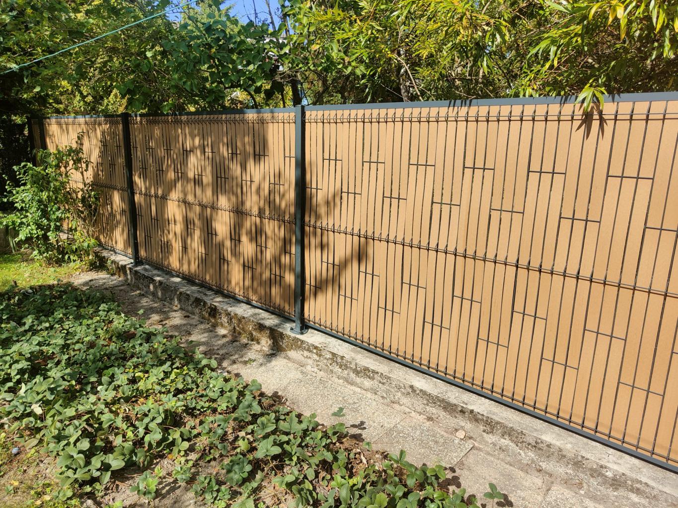 Clôture composite ou bois