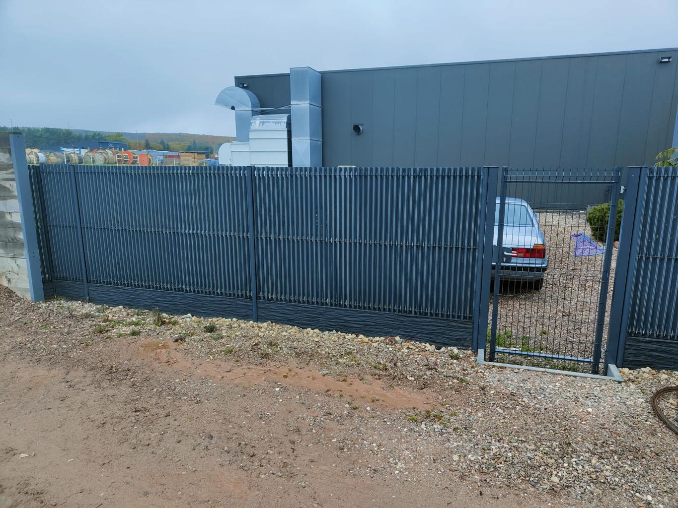 Clôture composite ou bois