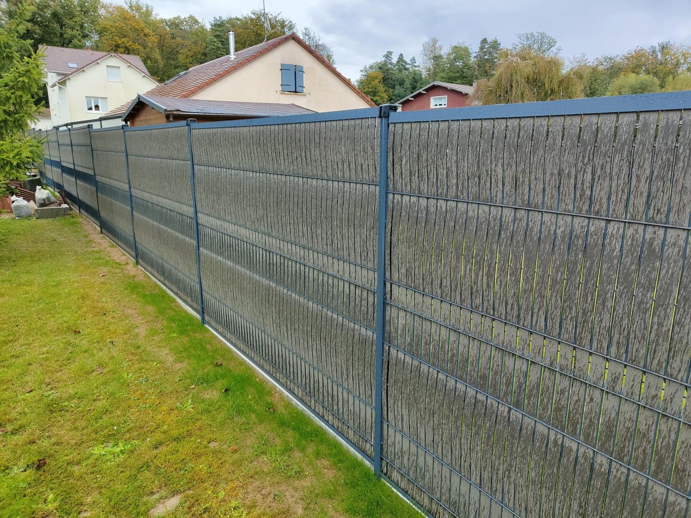 Clôture composite ou bois