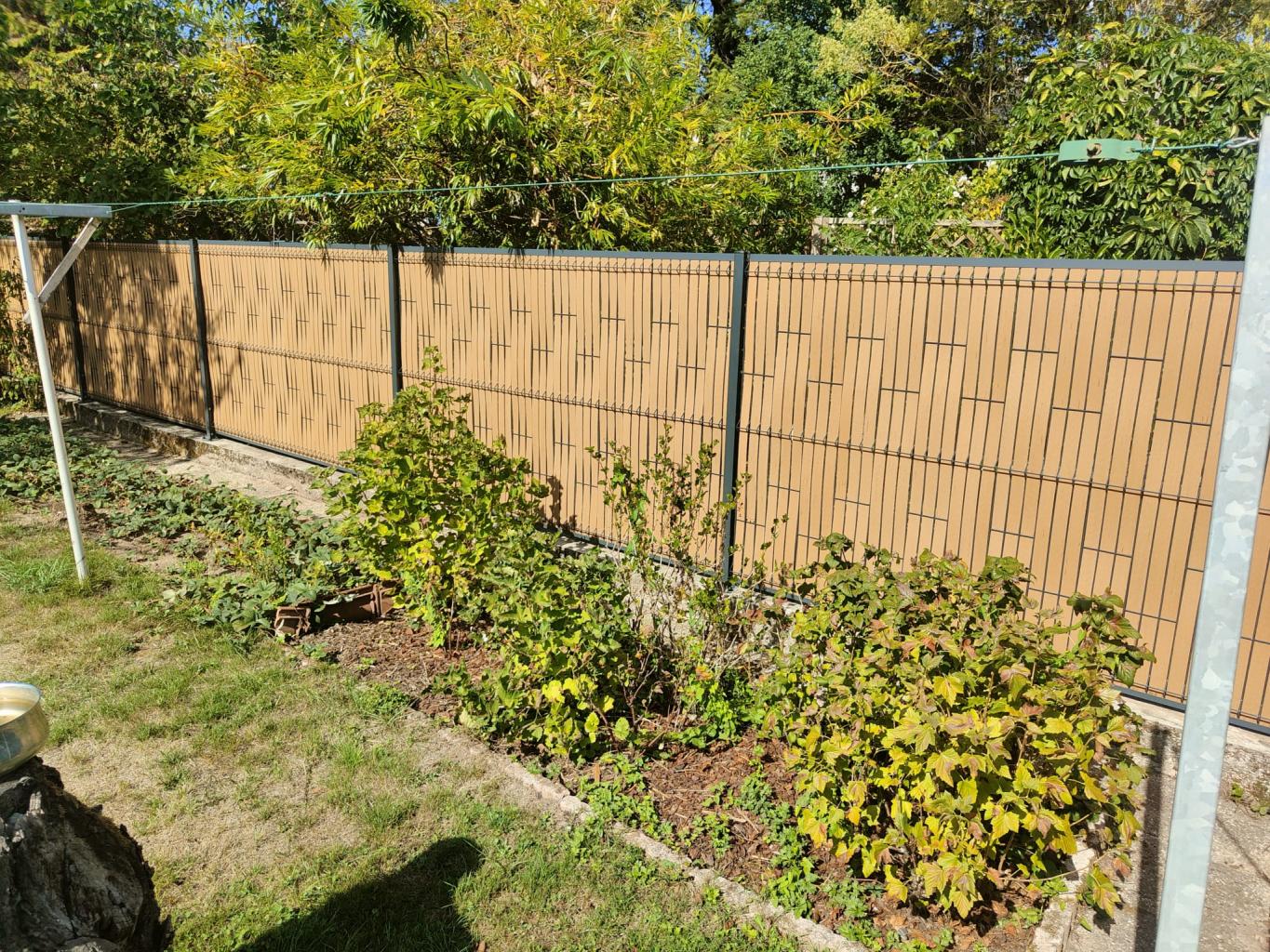 Clôture composite ou bois