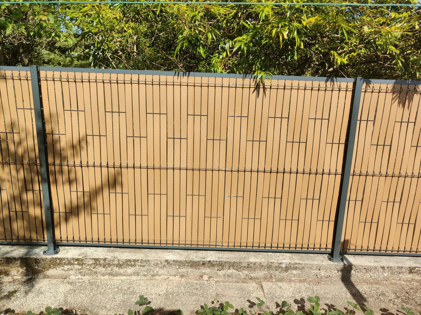 Clôture composite ou bois