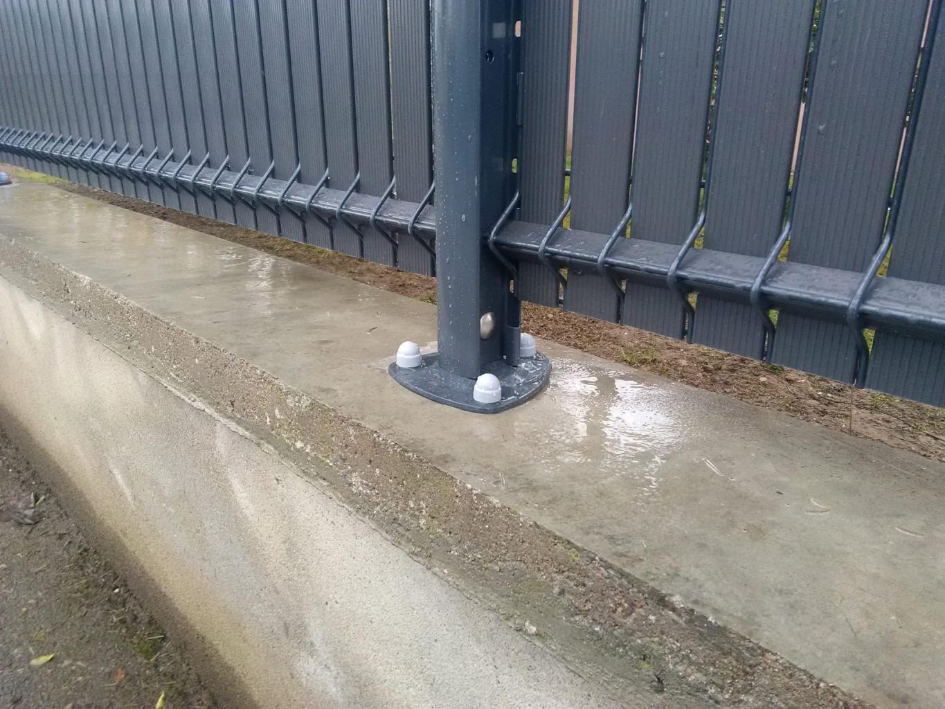 Clôture composite ou bois