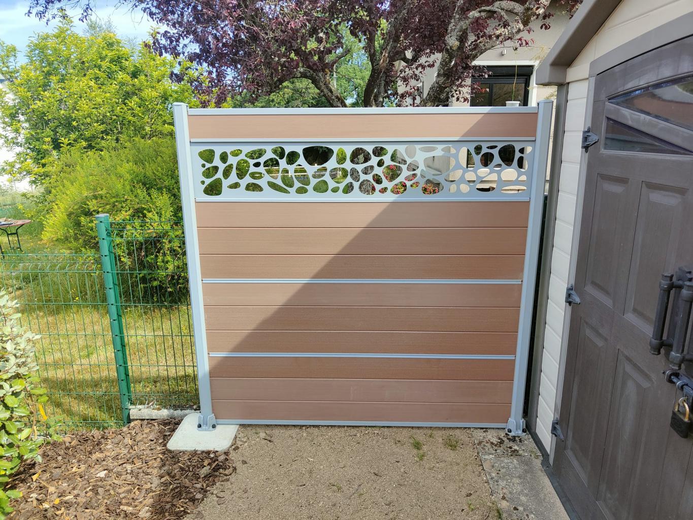 Clôture composite ou bois