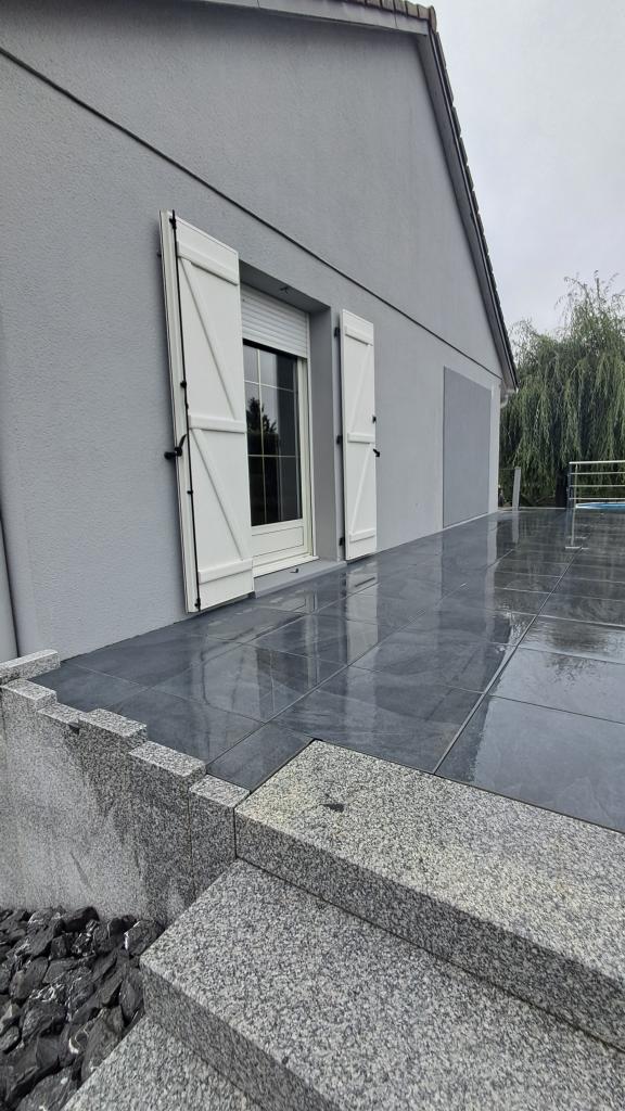 Escalier et dalle en grès cérame